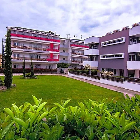 Astarti Hotel *
