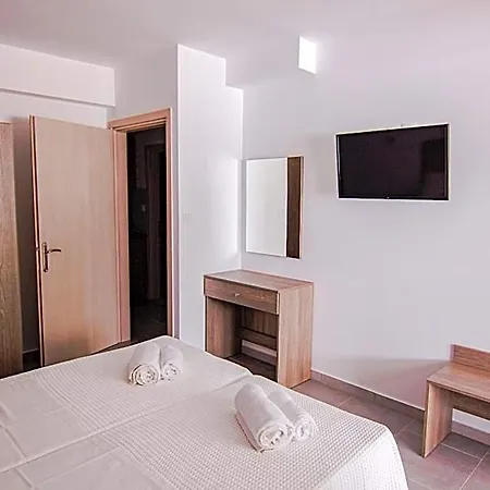 Astarti Hotel *